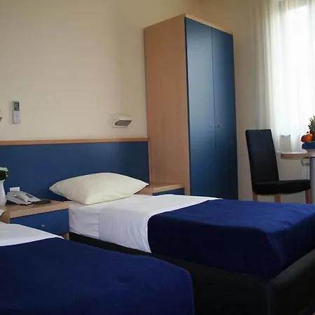 Hotel Cubic 3*