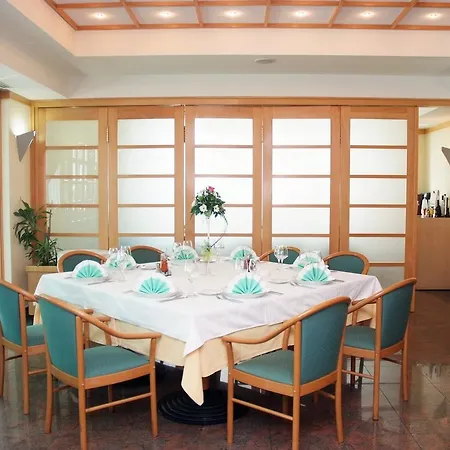 Hotel Cubic 3*